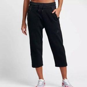 Nike Tech Fleece Cropped Pants